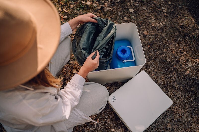 How does a composting toilet work?