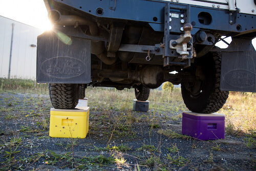 Landrover standing on four Trelino Origin S toilets