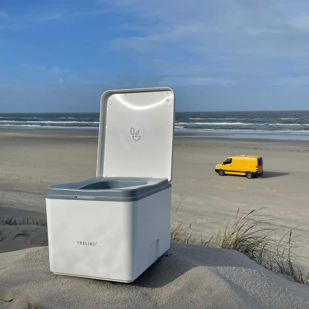 Off-grid camping on the beach with a composting toilet – enjoying nature without infrastructure