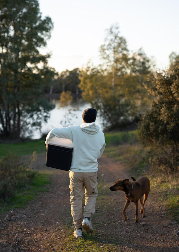 Man carrying Trelino Origin M